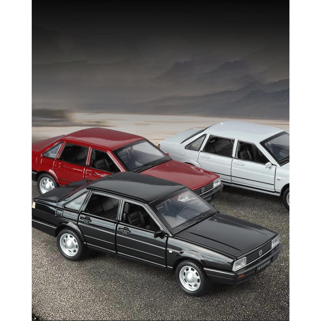 Modellino Auto Diecast in Metallo e Lega Volkswagen Santana 1/32 Suono e Luci Pull Back Alta Simulazione Giocattolo per Bambini Regali di Compleanno