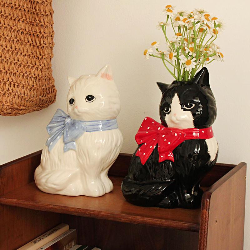 1PC Decoration Cat Lover Gifts Ceramic Vase Hand-Drawn Polka Dot Bow Tie Cute Small Diameter Aesthetic Cat Shape Artistic 20x14cm