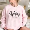 Customized Wifey Est 2022 Sweatshirt Engasjement Sweatshirt Brudedusjgave Personlig brudegave New Wife Hettegensere Pullover