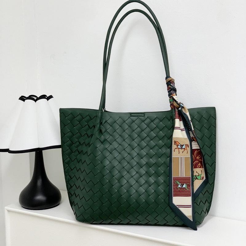 2026 New Leather Women's Bag Woven Tote Bucket Bag Shopping Bag Large Capacity Shoulder Lower Bag