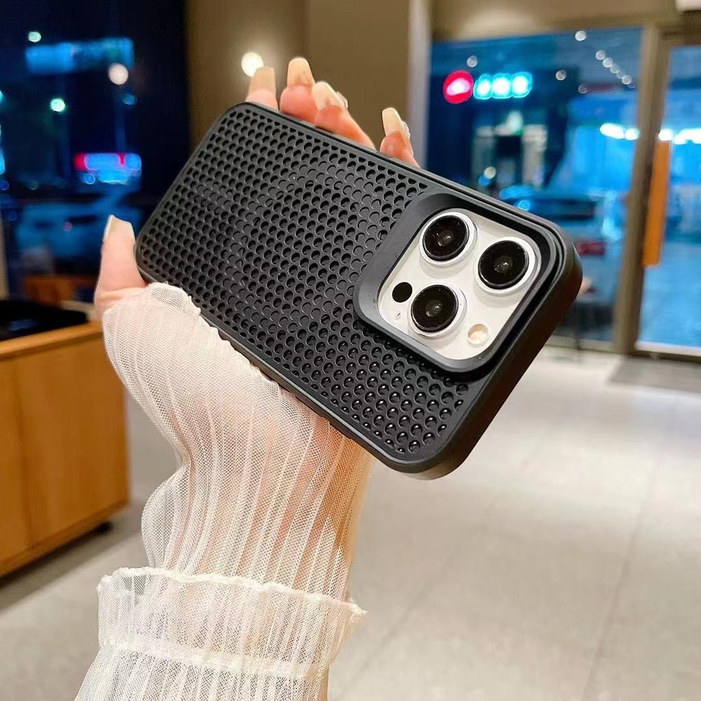 The Simple Honeycomb Mesh Is Suitable for The IPhone 15 Phone Case. 13 Breathable and Heat-dissipating 14 Magnetic Charging Hard Case