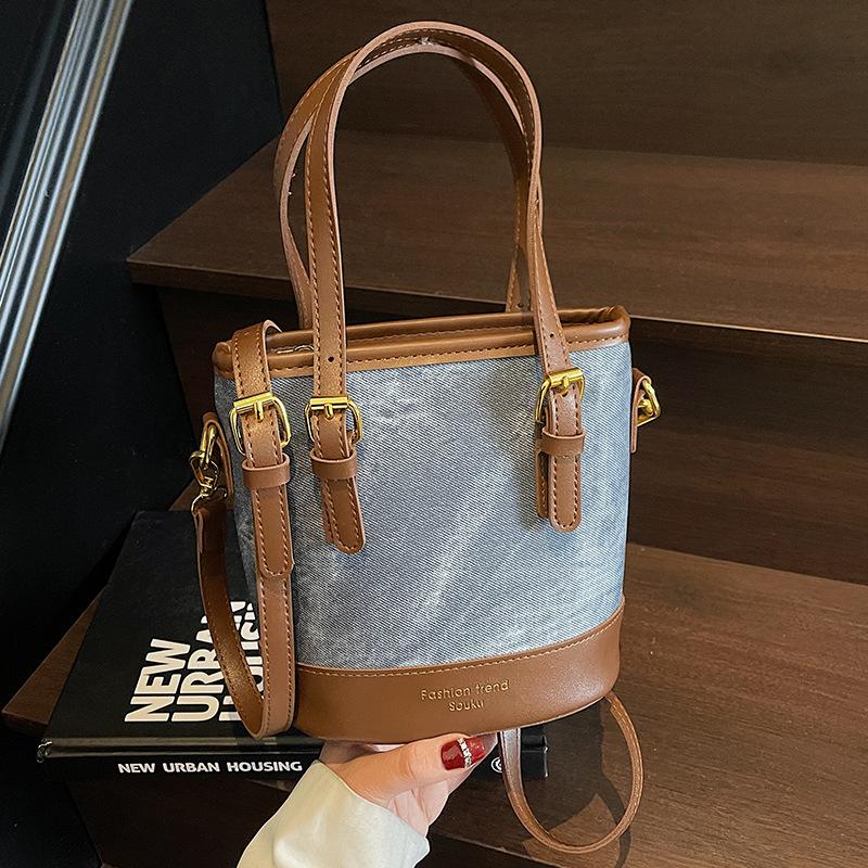 Geantă tip găleată cu design de nișă populară anul acesta, Stil nou de primăvară pentru femei, Geantă simplă pe un umăr și crossbody, Geantă de mână mică la modă