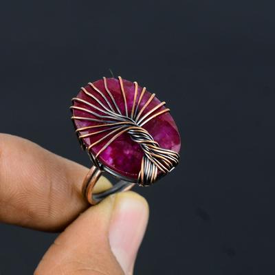 Anillo de joyería hecho a mano envuelto en alambre de cobre con piedras preciosas de rubí creadas en laboratorio de Tree of Life para ella