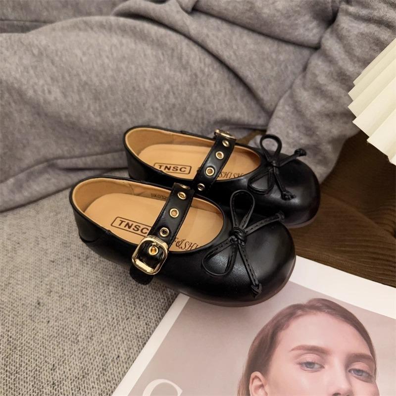Korean version of girls' shallow mouth small leather shoes soft soles, foreign style girls' princess shoes soft soles, grandma shoes, children's singl