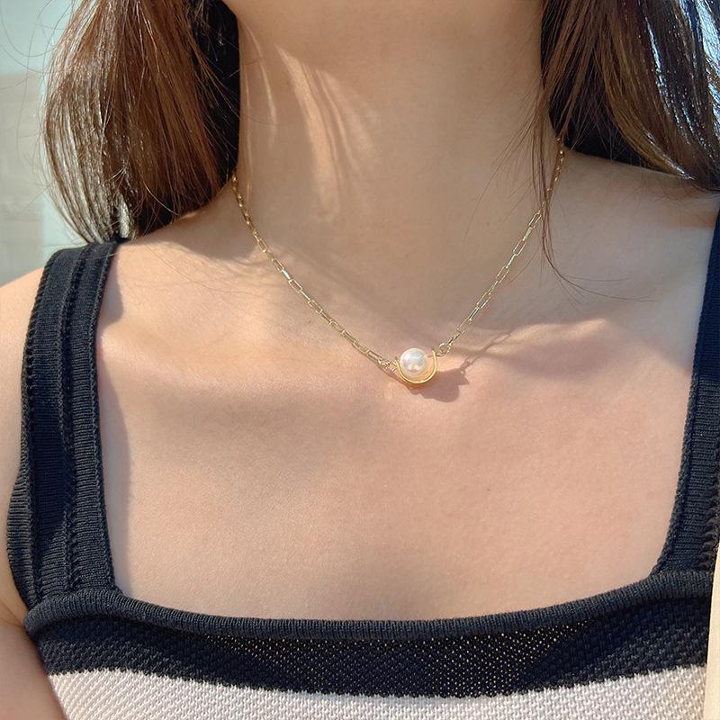 Elegant Metal Heart Clavicle Necklace for Women - Light Luxury Design