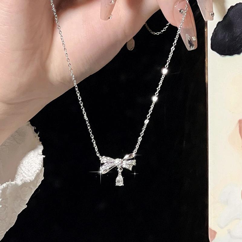 Titanium Steel Does Not Fade, Simple High-End Necklace Women'S Design Temperament Collarbone Chain Fashionable Personalized Pendant