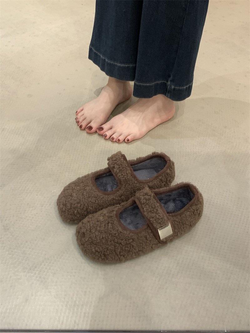 Internet celebrities with velvet bread shoes women s retro Velcro warm Mary Jane beanie shoes 40