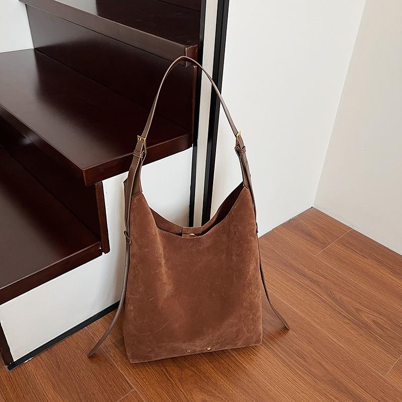 

Vintage matte tote bucket bag niche trend commuting lazy wind simple shoulder oblique span bag коричневый