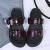 Pantofole da esterno da donna stile Xiaoxiangfeng 2025 estate nuove sandali con plateau fibbia a cinturino casual taglia grande spiaggia sandali a fascia singola