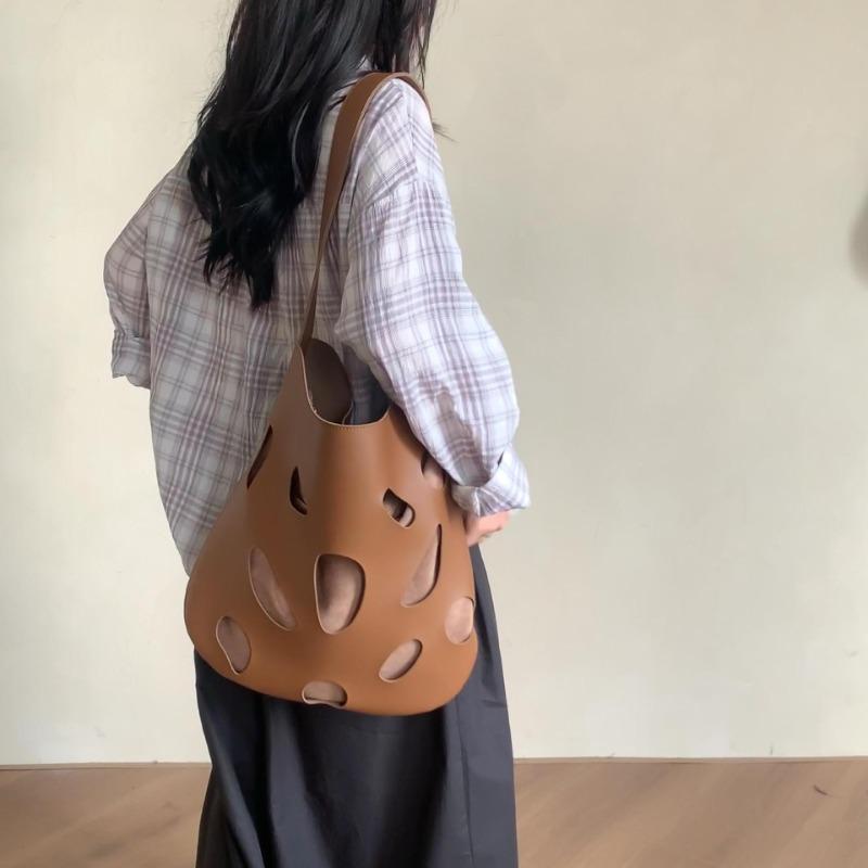 Irregular hollow shoulder bag women's niche design commuter bag large capacity new retro wind tote bag women