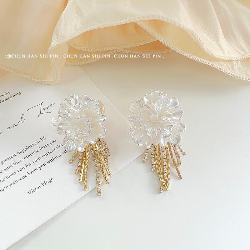 

Super fairy flower fringed ear clips without ear piercings, sweet temperament fashion earrings, high-end stud earrings, mosquito coil disc earrings.