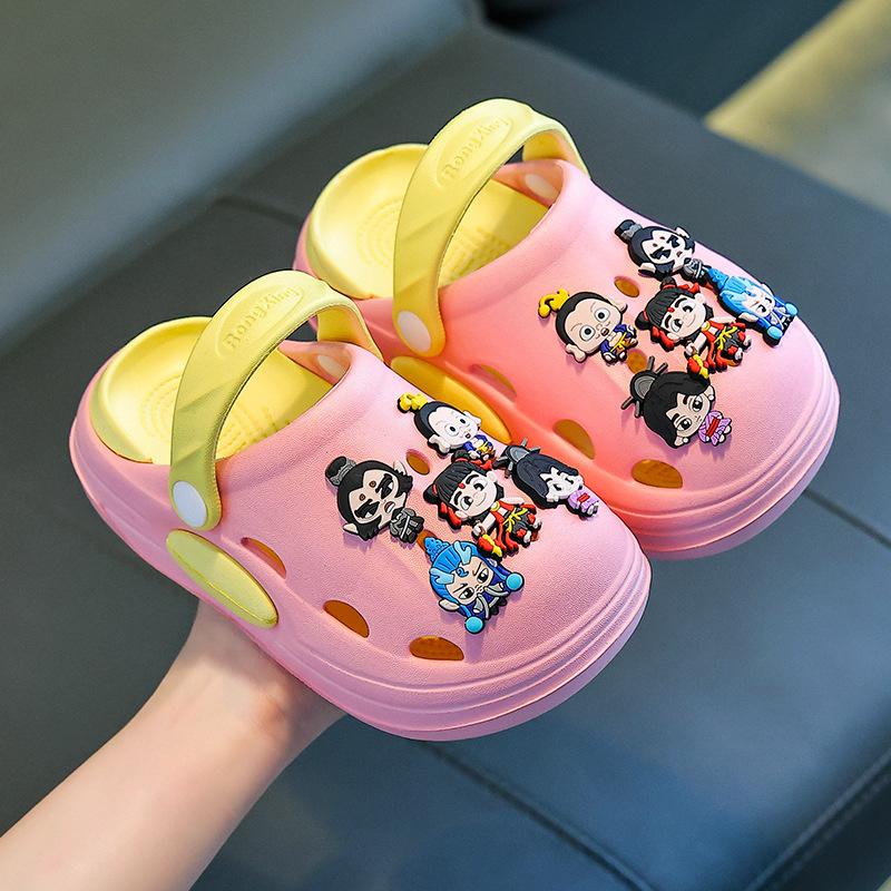 Summer children's Nezha cartoon clogs, closed-toe, soft-soled, breathable sandals for older children, suitable for outdoor beach wear