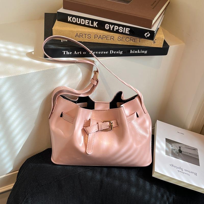 Handbag: Fashionable Commuter Single-shoulder Underarm Bag, Stylish and Unique Bucket Bag