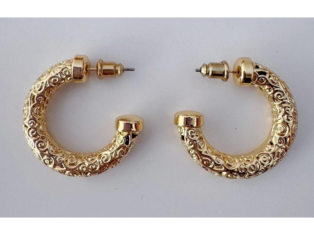 Classic Niche Hoop Earrings: Versatile, Fashion-Forward Hollow Studs with Simple Design and Textured Style