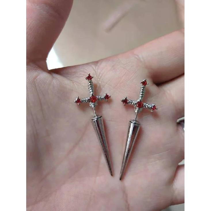 

Kiss Jewelry Панк Меч Готика Инициалы Пирсинг Серьги для Женщин Мужчин Гот Кристалл Серьги-Джекеты Кинжал Серьги-Пусеты Ювелирные Изделия red-silver