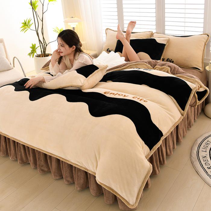 Winter Print Flannel Bed Set: Milk Velvet Duvet Cover & Sheet, Four Pieces