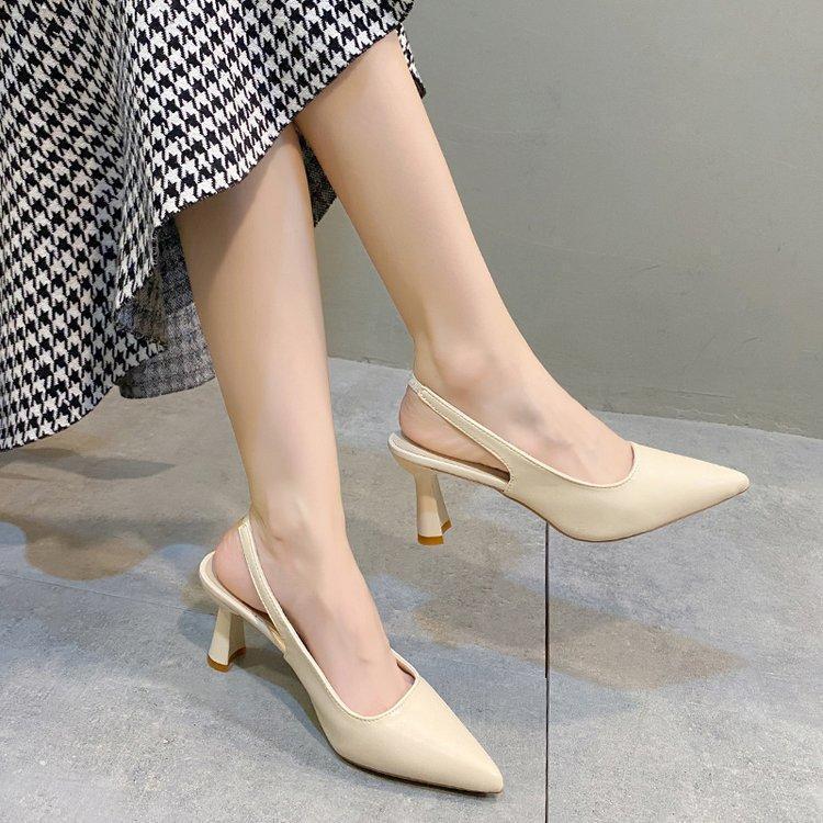

2025 новая женская обувь универсальный цвет французский острый носок высокие каблуки одно слово с толстым каблуком одинарная обувь сумка голова пустые сандалии 39 бежевый