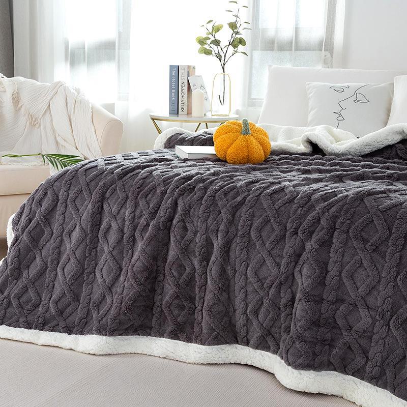 Double-layer Thickened Lambskin Jacquard Tuff Fleece Blanket for Office Nap - Solid Color AB Version.