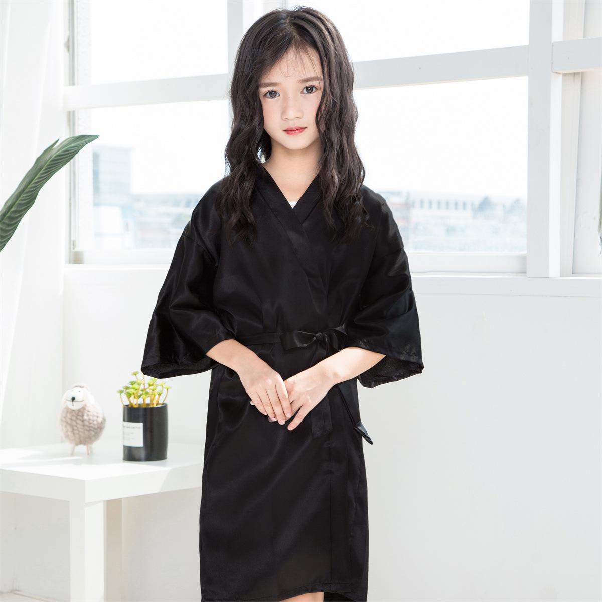 

Халат удобный и элегантный темперамент классические модели однотонный детский праздничный летний однотонный тонкий искусственный шелк атласный тонкий кардиган халат 6 чёрный