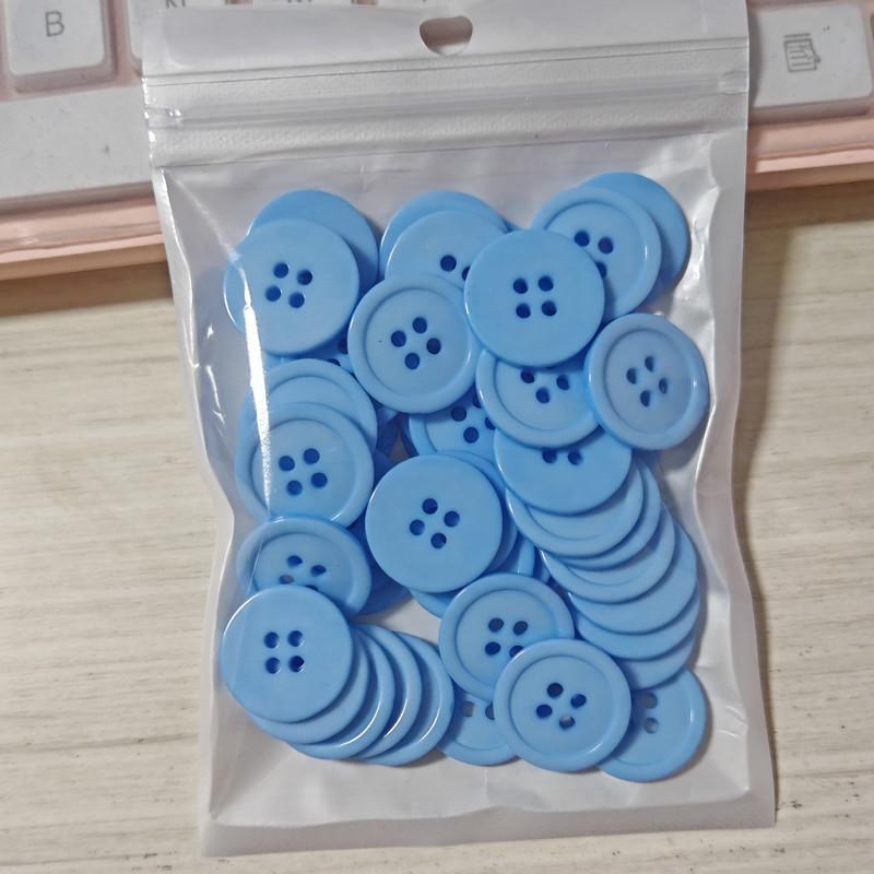 50 Stück Einfache 4-Loch-Knöpfe 20 mm Rund Harz Flachrücken Knöpfe Pullover Rock Zubehör