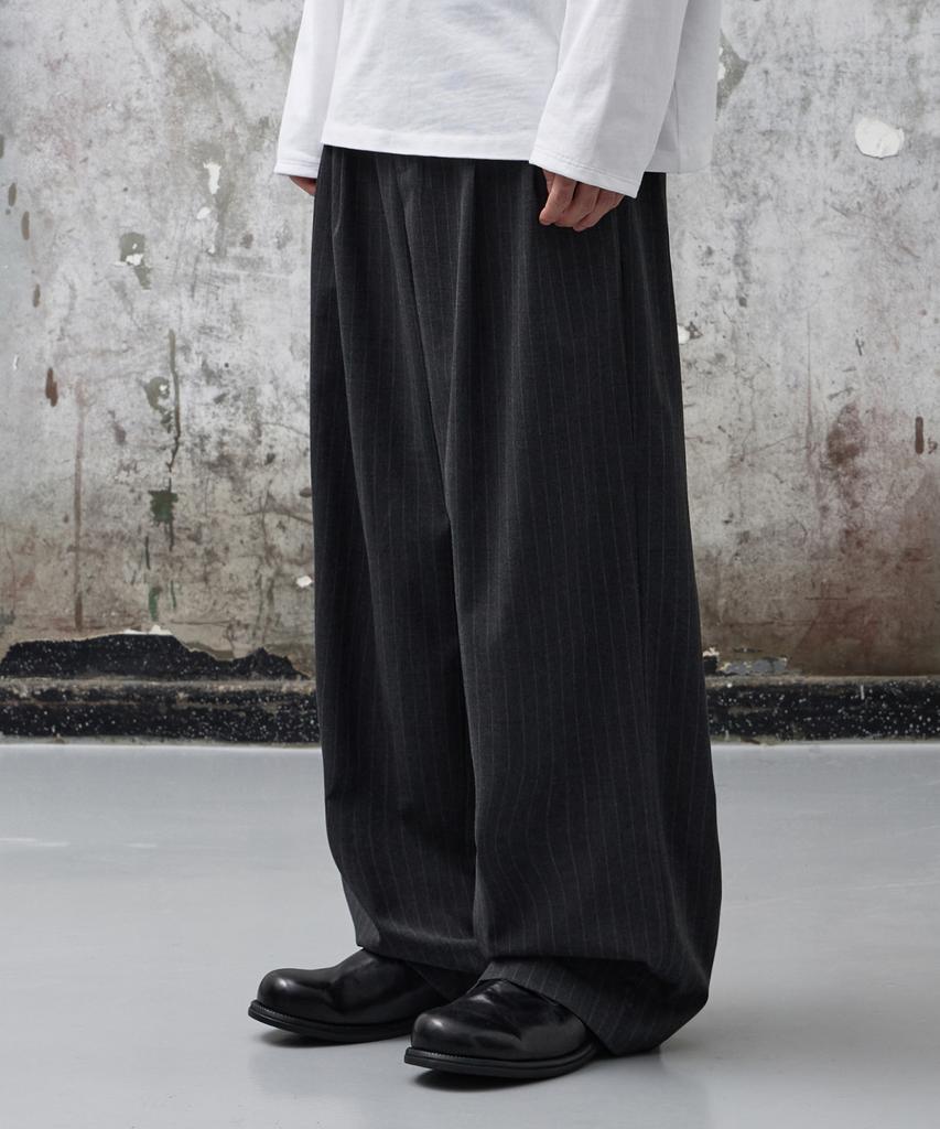 AGOD Strap Banding Wide Slacks [Charcoal Stripe]