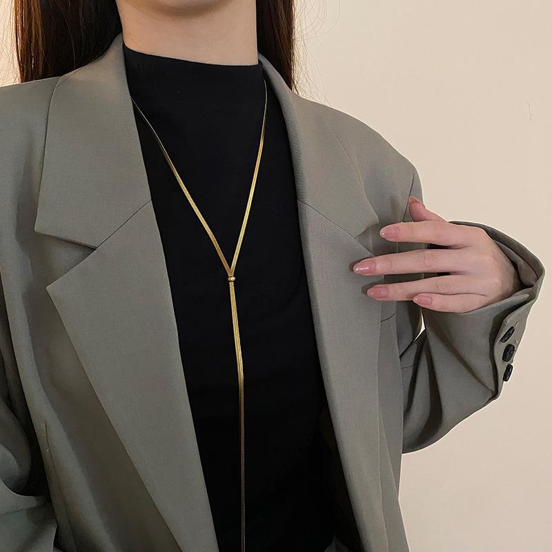 Golden Snake Bone Chain Titanium Steel Long Necklace For Women Spring Summer Light Luxury High-End Elegant Sweater Chain