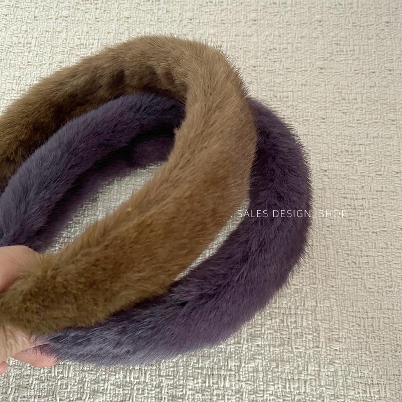 Chic Autumn Winter Plush Skull Headband: Fashionable Wide Brim Hair Clip for Women