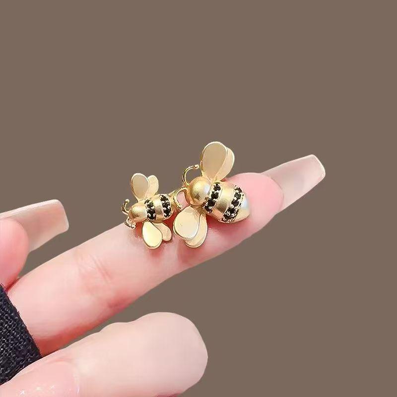 

Элегантная брошь-пчела: Высококлассный женский модный аксессуар, универсальная брошь для летних платьев и топов.