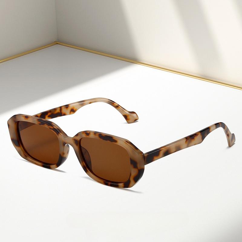 Fashion Unisex Oval Frame Sunglasses with UV400 Protection Leopard Pattern Vintage Travel Sunglasses for Outdoor Activities