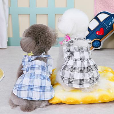Vestido pequeño a cuadros con mangas voladoras para mascotas, ropa para cachorros de primavera y verano, suministros para mascotas, falda de encaje a cuadros para perros pequeños, ropa para cachorros
