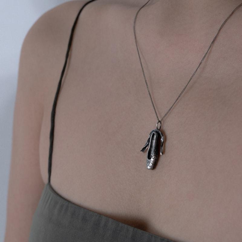 Mouvebament Toe Shoe Necklace_Silver925