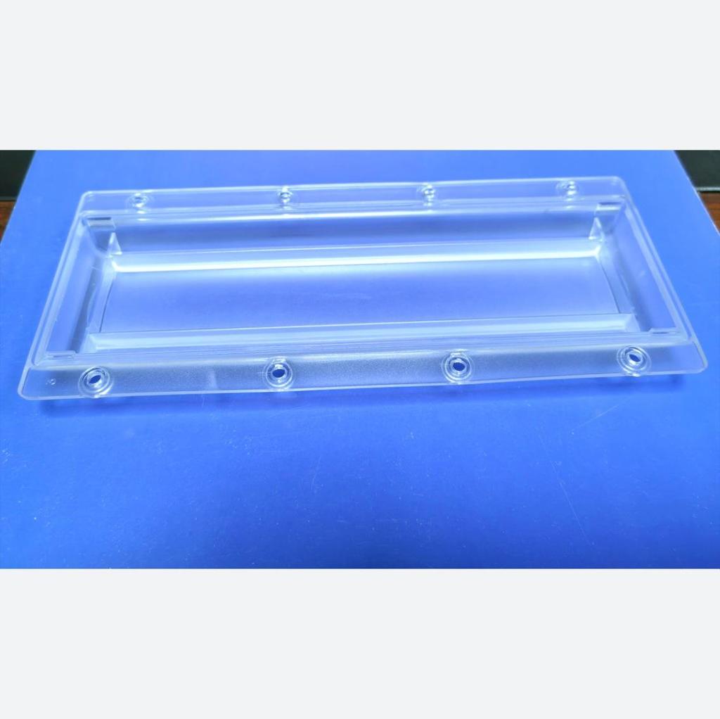 Rectangular Outdoor Floodlight with UV-Resistant PC Lens, Waterproof and Sun-Proof.