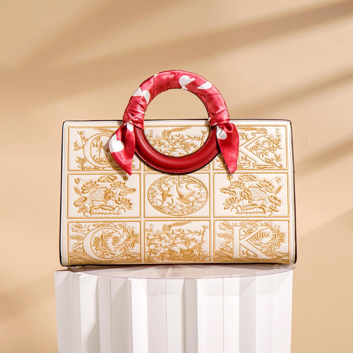 High-quality 2024 new embroidered crossbody handbag for women, middle-aged mother s bag, elegant bridal wedding bag бежевый