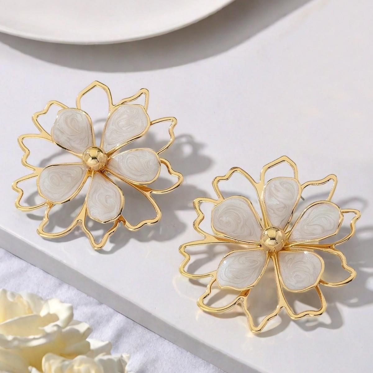 Trendige Schwarz Weiß Grün Blume Hängeohrringe für Damen Vintage Bohemian Sommer Pflanze Romanischer Party Schmuck Zubehör beige