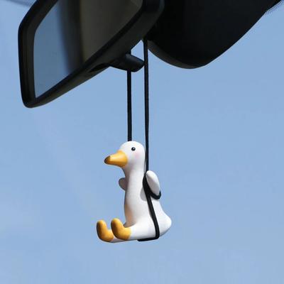 Auto-accessoire Autogeur Gips Schattig Anime Schommel Eend Hanger Auto Achteruitkijkspiegel Ornamenten Verjaardagscadeau Auto Decoraction