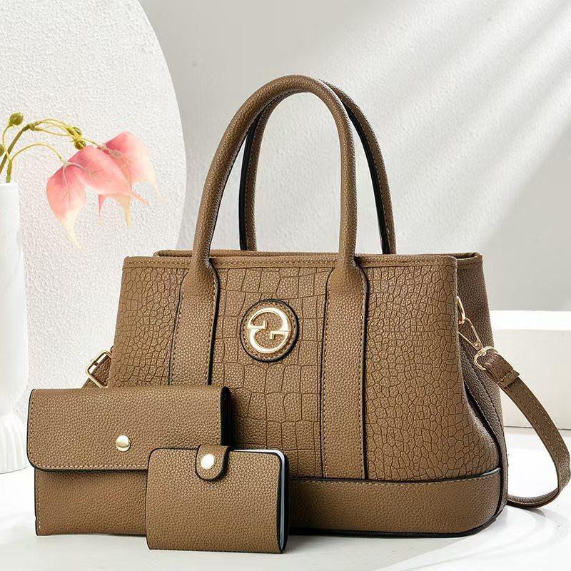 Women Large Capacity Shoulder Bag With Artificial Leather Material For Daily Use