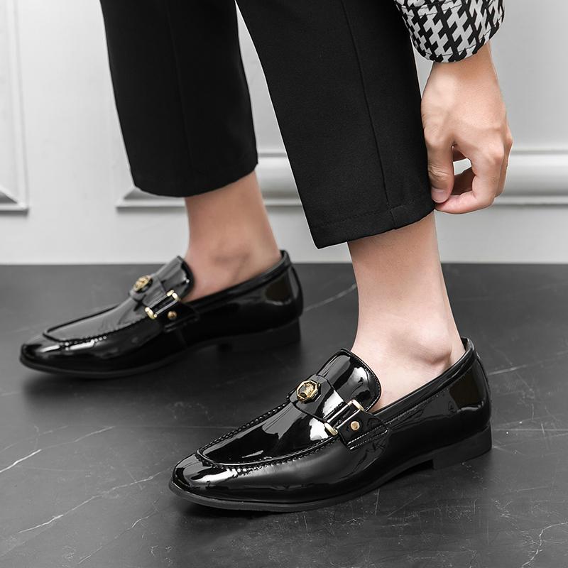 New Designer British Pointed Metal Badge Wedding Dress Leather Shoes Moccasins Prom Homecoming Party Footwear Zapatos Hombre
