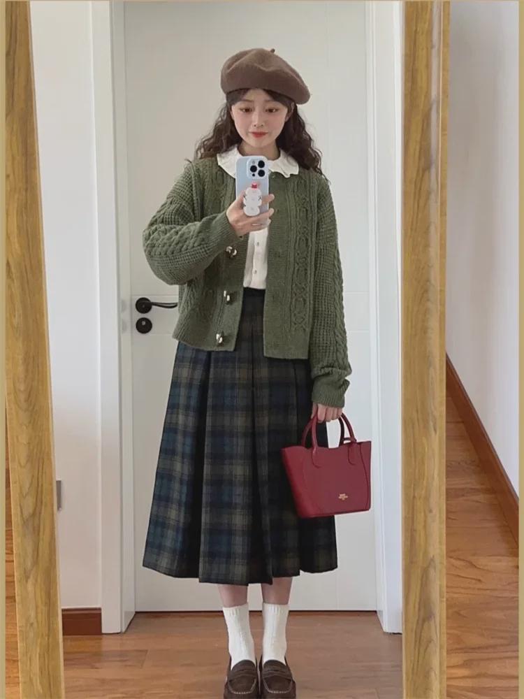 Women's French Wool Plaid Pleated A-line Skirt for Autumn/Winter 2023