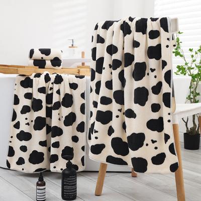 Osuška Ultra Soft Cartoon Cow Print Design Silný absorbující vodu Lehký rychleschnoucí ručník