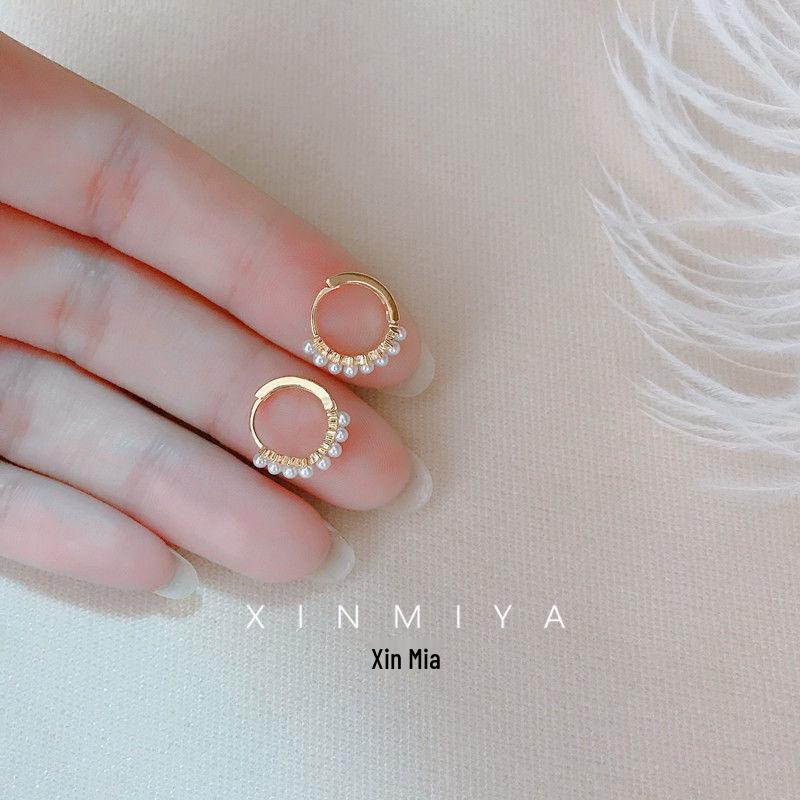 

Серьги-кольца и каффы из 18-каратного золота с жемчугом для женщин