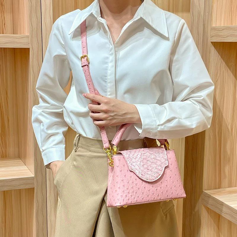 2025 Dámská luxusní crossbody kabelka přes rameno z pravé kůže s pštrosím vzorem