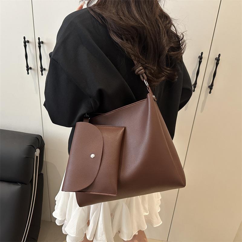 This Year's Popular Bag Women's Large-capacity New Summer Retro Fashion Shoulder Bag Texture Mother Bucket Bag