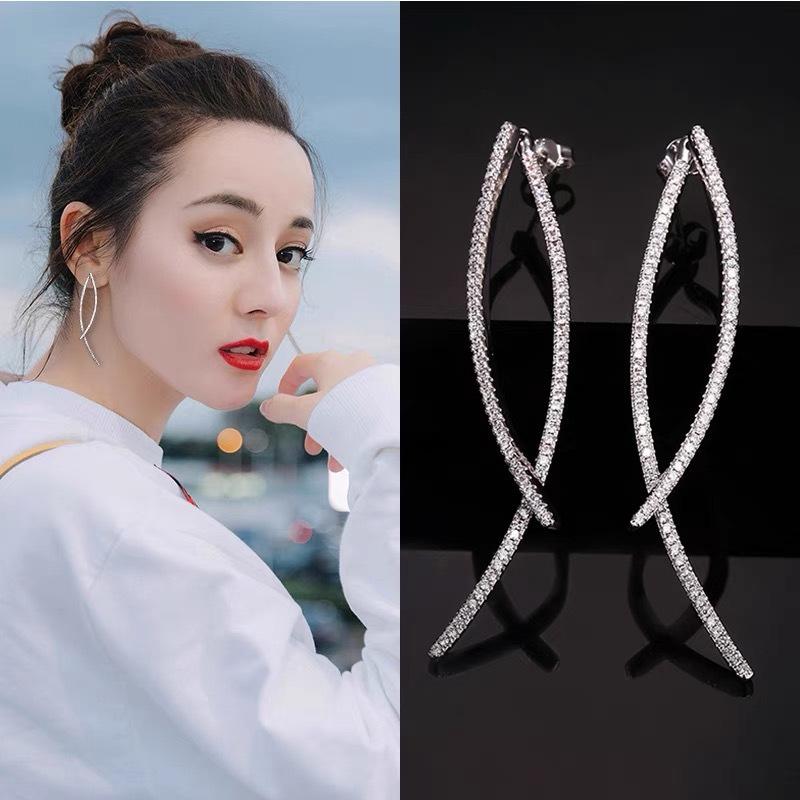 Celebrity Style Long Line Geometric Ear Studs – Women s Versatile European and American Fish Tail Earrings
