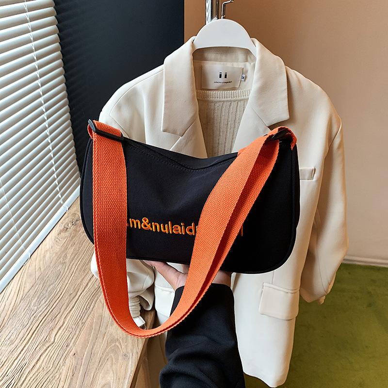 

Large-capacity casual and lightweight cloth bag women s new versatile fashion shoulder bag niche commuter messenger bag чёрный