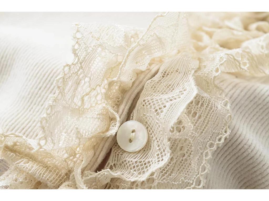 Sweet Lace Trim Patchwork V-Neck Women's Long Sleeve Slim Fit T-Shirt for Spring 2025