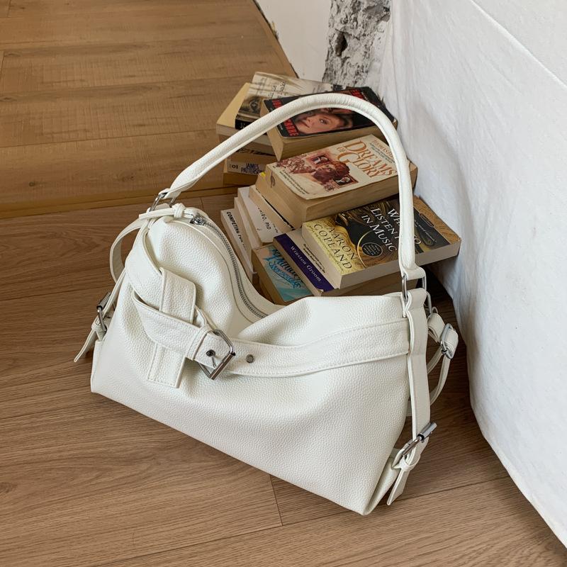 Fashionable Large Capacity Motorcycle Bag for Women, New Niche Crossbody Bag, Armpit Bag, High-end Sensory Communication, Hot Girl Tote Bag