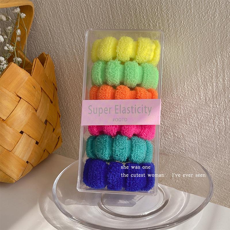 Wysoki Kucyk Gumka - Modny Dodatek do Włosów 2023