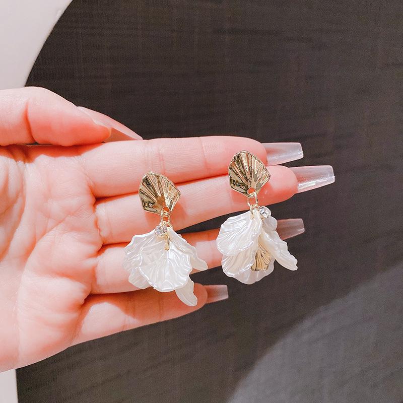 Light Luxury High-end Pearl Flower Shell Long Fringed Earrings Fashion Design Versatile Earrings Earrings