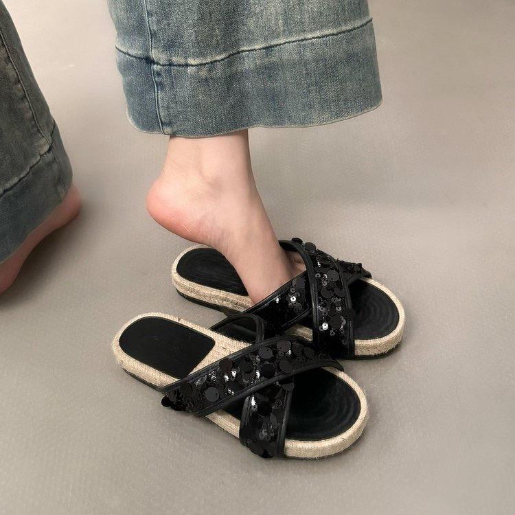 

Cool slippers women s summer wear 2025 new Korean version straw thick bottom Internet celebrity fashion versatile silver sequins one-word drag 40