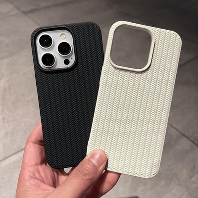 La coque de téléphone 15pro a une texture tricotée semblable à de la peau et est une coque de protection intégrale pour les téléphones Apple 14/13/12, qui est douce
